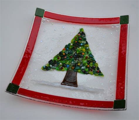 Shop online for christmas plates in tree shapes, with decorative edging, with holiday designs, and more from brands including rosanna. This item is unavailable | Etsy | Glass christmas ...