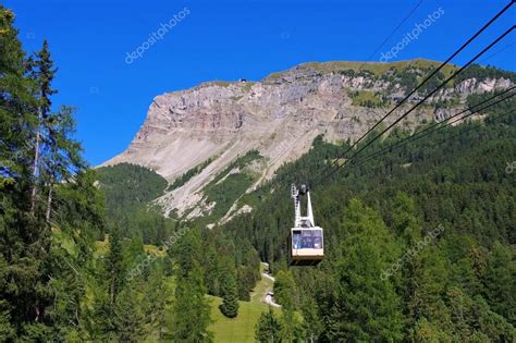 Seceda is one of the highlights of my dolomites trip. Seceda Seilbahn auf den Berg - Stockfotografie ...