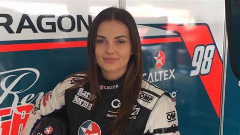 Renee Gracie se alejó del automovilismo para triunfar como ...