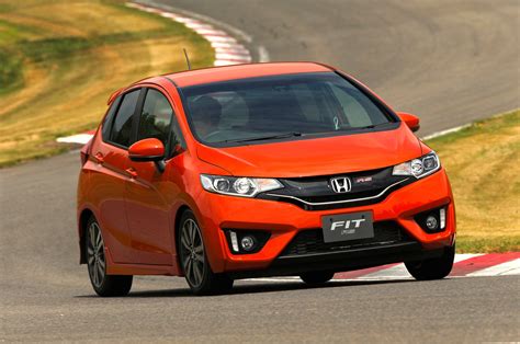 2015 Honda Fit Rs Front End In Motion 02 Paul Tans Automotive News