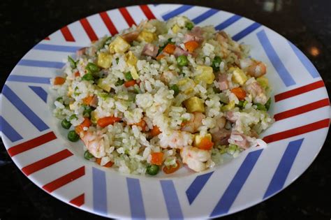 Una vez cocido lo colamos y enfriamos con agua. Recetas fáciles de cocina: Arroz tres delicias | Recetas ...