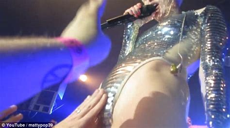 Miley Cyrus Is Initmately Groped By Overamorous Fans In Footage From London Gig Daily Mail Online