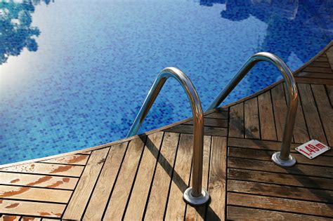 Pool Deck Pictures Download Free Images On Unsplash