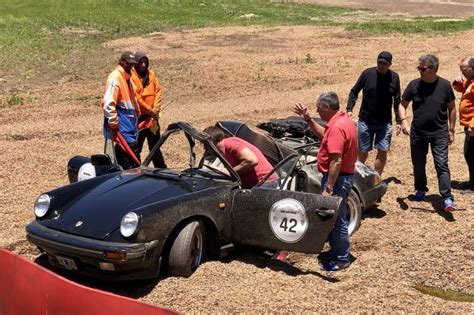 ¡uf Qué Dolor Una Exhibición En Argentina Termina Con Un Porsche 911