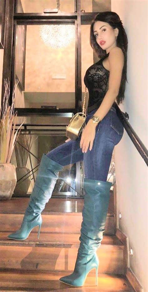 Stunning Brunette In Fashionable Jeans And Boots