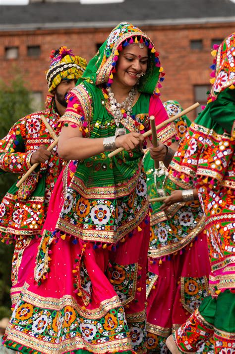 Learn The Vibrant Garba Dance In Ahmedabad