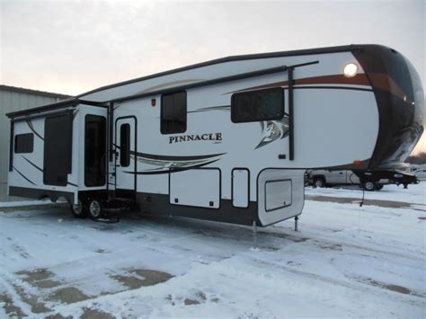 Check out this great new two bed room fifth wheel floorplan! 2 bedroom 5th wheel - Bedroom at Real Estate (With images ...