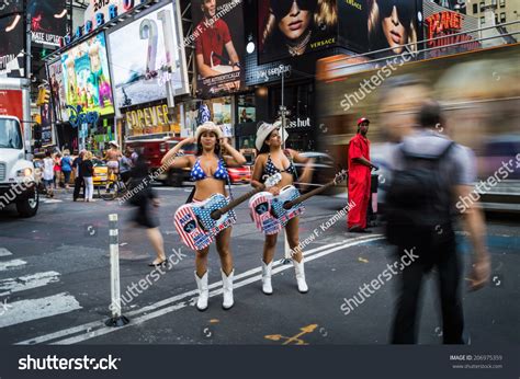 New York July 23 The Naked Cowgirls In Times Square On A Hot Humid Day