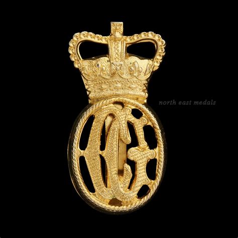 Queens Crown Coast Guards Cap Badge British Badges And Medals