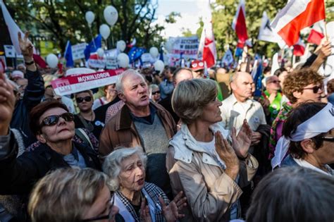 In Pictures Mass Anti Government Protest In Poland Baltic News Network