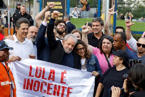 lula deixa a cadeia após 580 dias preso em curitiba veja