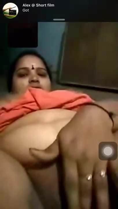 Mature Aunty Showing Pussy And Fingering In Live Vid