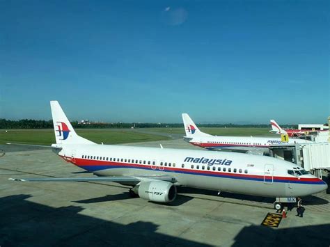 Kuala terengganu's sultan mahmud airport (tgg) has around half a dozen flights per day to kuala lumpur (1 hour) on malaysia airlines and airasia. EVOLUSI R: LAPANGAN TERBANG ANTARABANGSA KELANTAN DINAFIKAN