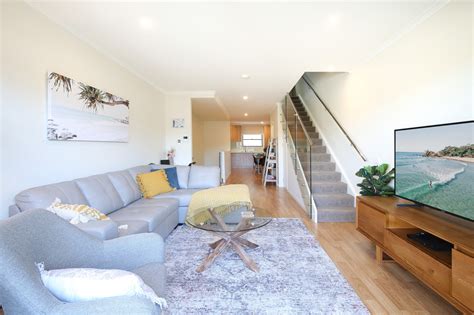 Pristine 2-Bed Townhouse with Ocean Views - Home Rental in North