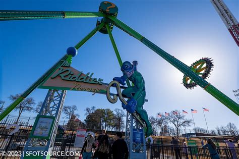 The Riddler Revenge Thrill Ride | Six Flags Over Texas