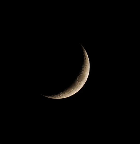 Un Petit Croissant De Lune Au Téléobjectif Astrophotographie