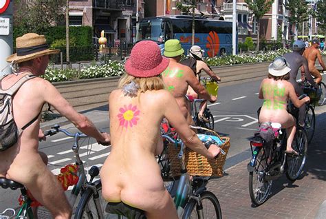 In Juli Weer Blootprotest Op De Fiets Door De Stad Oost Online Amsterdam