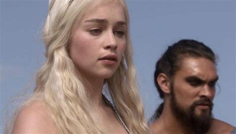 emilia clarke had ‘issues with sexual assault scene in game of thrones george rr martin slams