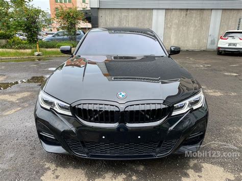 The locally assembled bmw 330i m sport comes at a price of rm 297,800, lower than its initial retail price due to incentives from its eev (energy efficient vehicle) status. Jual Mobil BMW 330i 2019 M Sport 2.0 di DKI Jakarta ...
