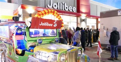 Jollibees 1st Canadian Location Opens In Winnipeg As Hundreds Wait In