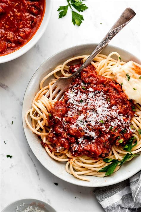 Slow Cooker Spaghetti Meat Sauce Garnish And Glaze
