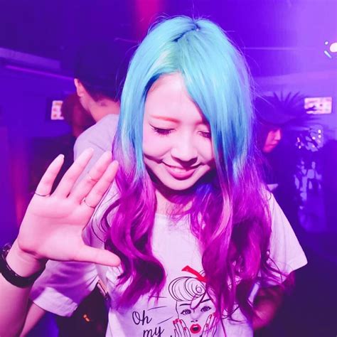 かすみさんはinstagramを利用しています 「 Tbt 派手髪 」 Summer Instagram Instagram Neon Signs