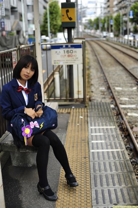 Man Fakes “danger” To Grope Schoolgirl’s Breasts On Express Train Tokyo Kinky Sex Erotic And