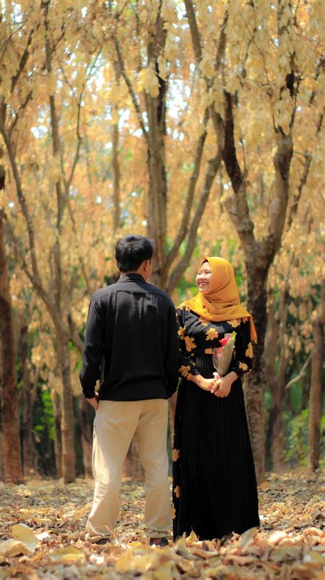Foto Praweding Kebun Karet Ide Prewedding Hijab Di Fotografi Pengantin Pose Perkawinan