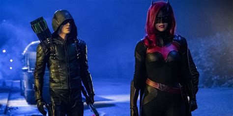 Arrowverse Elseworlds Poster Features Batwoman Screen Rant