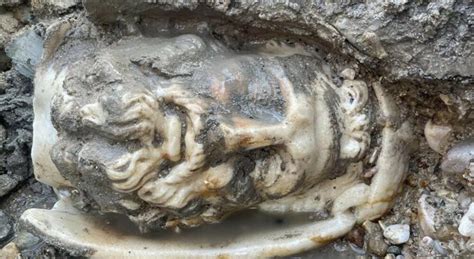 Cabeça da estátua de Eros o deus grego do amor é desenterrada na Turquia Giz Brasil
