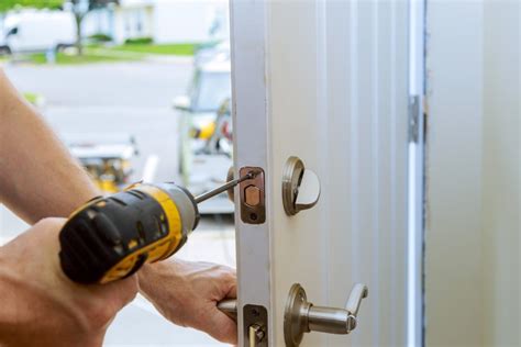 With the right tools and these tips, you'll be able to know how to pick a deadbolt using basic items from around your home. How to Choose the Right Door Lock? ⋆ Locksmith4NYC