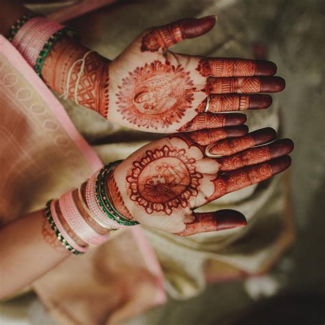 6 Simple Bridal Mehndi Designs For The Brides And Her Friends For This