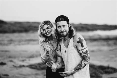 Julien doré is a nice bit of crumpet. Louane retrouve Julien Doré pour « Midi Sur Novembre ...