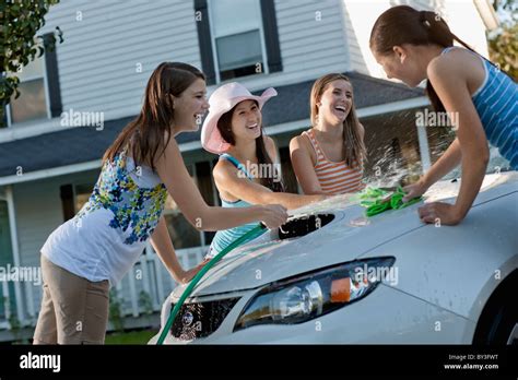 Usa Utah Provo Teenage Girls 16 17 And Young Women Watching Car