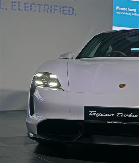 Kami bercerita soal harga kereta nasional, harga barang. Kereta Sport Elektrik, Porsche Taycan (2020) Lancar di ...