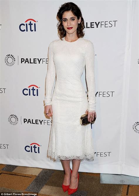 Lizzy Caplan Is Angelic In Fitted White Lace At Paleyfest S Masters Of