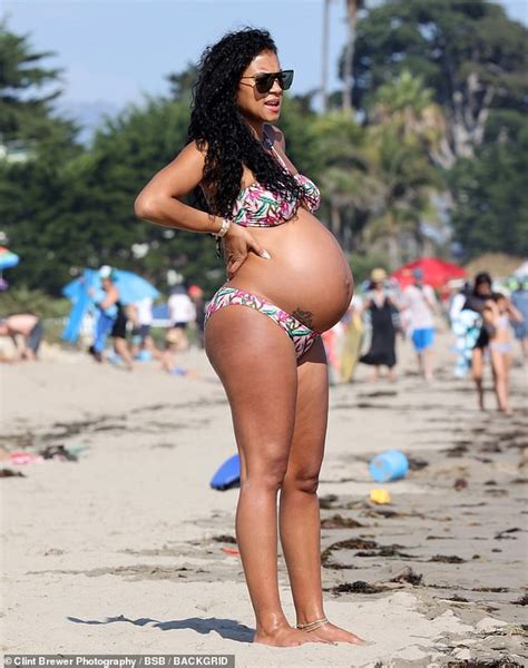 Kevin Hart S Heavily Pregnant Wife Eniko Displays Her Baby Bump In A