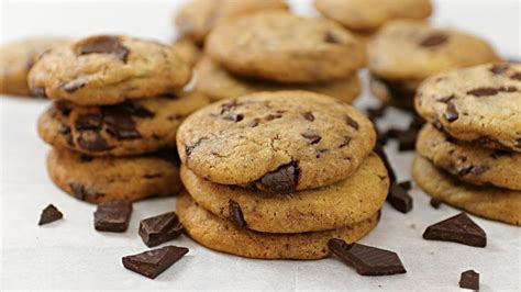How To Make Chocolate Chunk Cookies Youtube