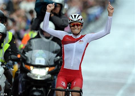 Lizzie Armitstead Wins Commonwealth Games Gold In The Womens Road Race With Emma Pooley