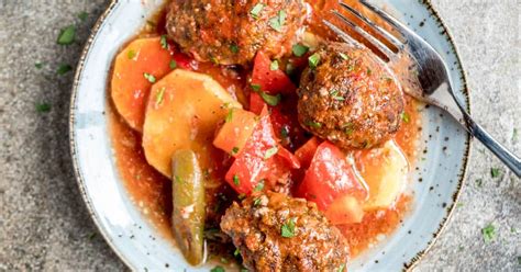 Izmir köfte Baked Turkish meatballs with vegetables Recipe A