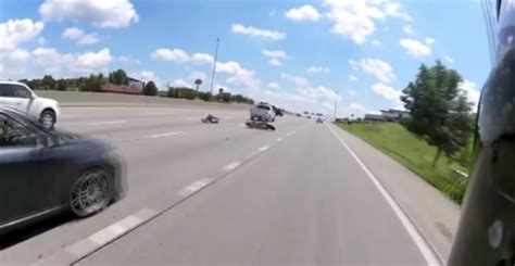 Noob Rider Crashed Entering Highway Ministry Of Superbike