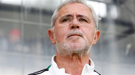 Der ehemalige fußballspieler und rekordtorschütze der bundesliga gerd müller ist tot. Gerd Müller: So geht es der Fußballikone im Pflegeheim