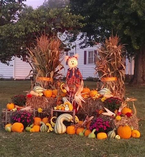 Besides that, there are so many natural things and reclaimed items that you can use in your outdoor fall decorating, such as leaves, corn stalks, wheelbarrow, reclaimed wood, burlap, and more. Fodder shock, autumn yard decorations | Fall yard decor ...