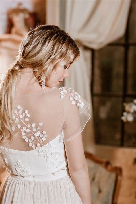 Mit unseren tipps finden sie das passende brautkleid. Bauchfreies Crop Top mit 3D-Blüten für zweiteiliges ...