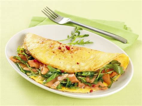 Basta provare la ricetta della crêpe senza spuntino ideale per chi ha intolleranze al lattosio, la crêpe senza latte è un piatto semplice e. Ricetta Omelette con rucola e salmone - Donna Moderna