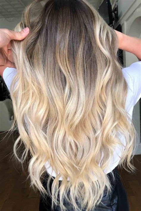 Gentle And Rich Honey Blonde Hair Color To Add Some Sweet Shine To Your Locks Honey Blonde