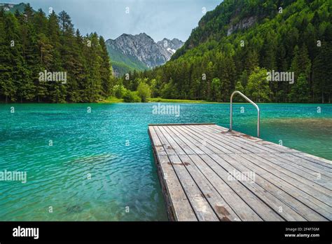 Paysage Alpin Dété Avec Lac De Montagne Turquoise Pittoresque Lac De
