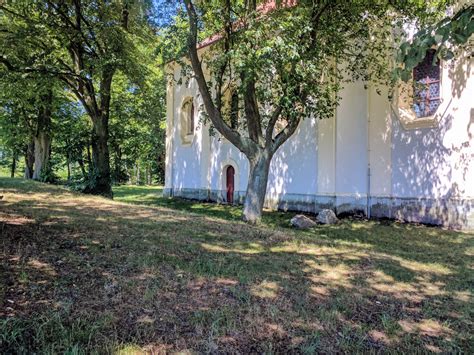 Domažlice (ˈdomaʒlɪtsɛ ipa, německy taus, latinsky tusta) je město v plzeňském kraji a tradiční centrum chodska, 47 km jihozápadně od plzně a 10 km od německých hranic na řece zubřina. Kirche des hl. Laurentius (Kostel svatého Vavřince) bei ...