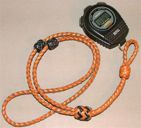 Learn how to make a four strand round braid parachute cord survival bracelet with no buckle in this step by step diy video tutorial. Round Lanyard Tutorial