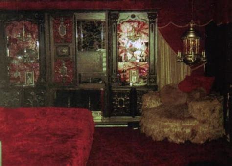 Elvis Bedroom 1977 I Guess Since No One Has Never Seen The Upstairs Of Graceland Outside Of His